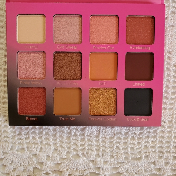 Violet Voss Pinky Promise palette - Picture 2 of 5